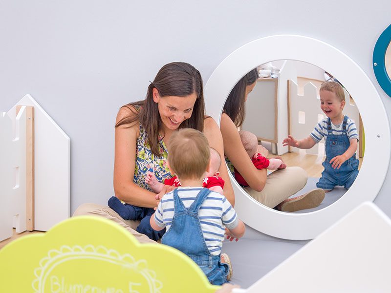 EduCasa Rundspiegel EduCasa Rundspiegel weiß mit Mutter und Kind