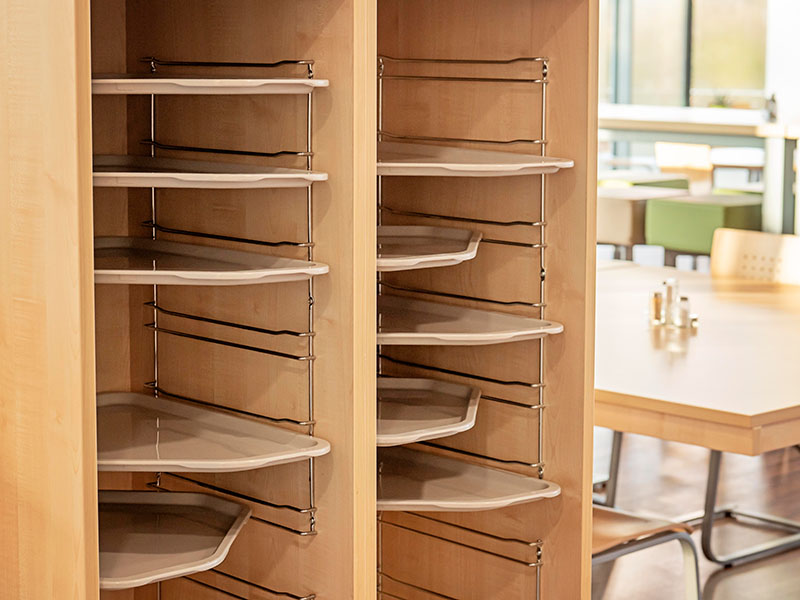 Flexeo Tablettwagen Flexeo Tablettwagen detailbild mit Trapeztabletts