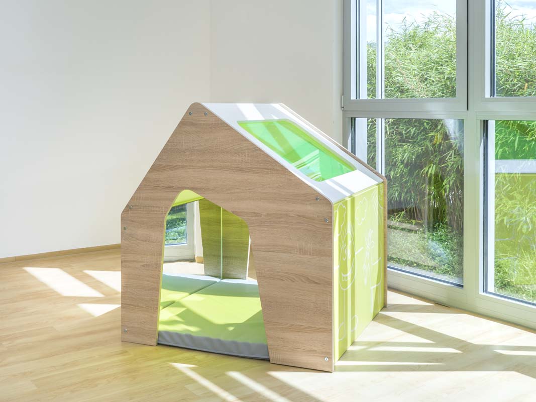 EduCasa Spielhaus Sinne EduCasa Spielhaus Sinne im Sonnenlicht mit grünem Acrylglasdachfenster