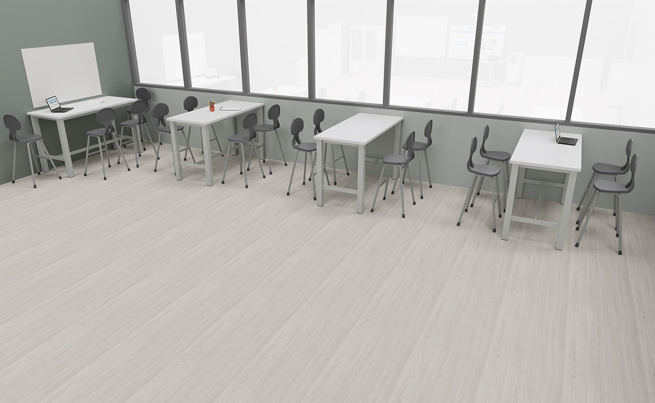Klassenzimmer Wissensnetz Ecke 2 mit Gruppenarbeitsbereich mit essBar Hochtischen, Betzold Hochstühlen und magnetischer Wandtafel