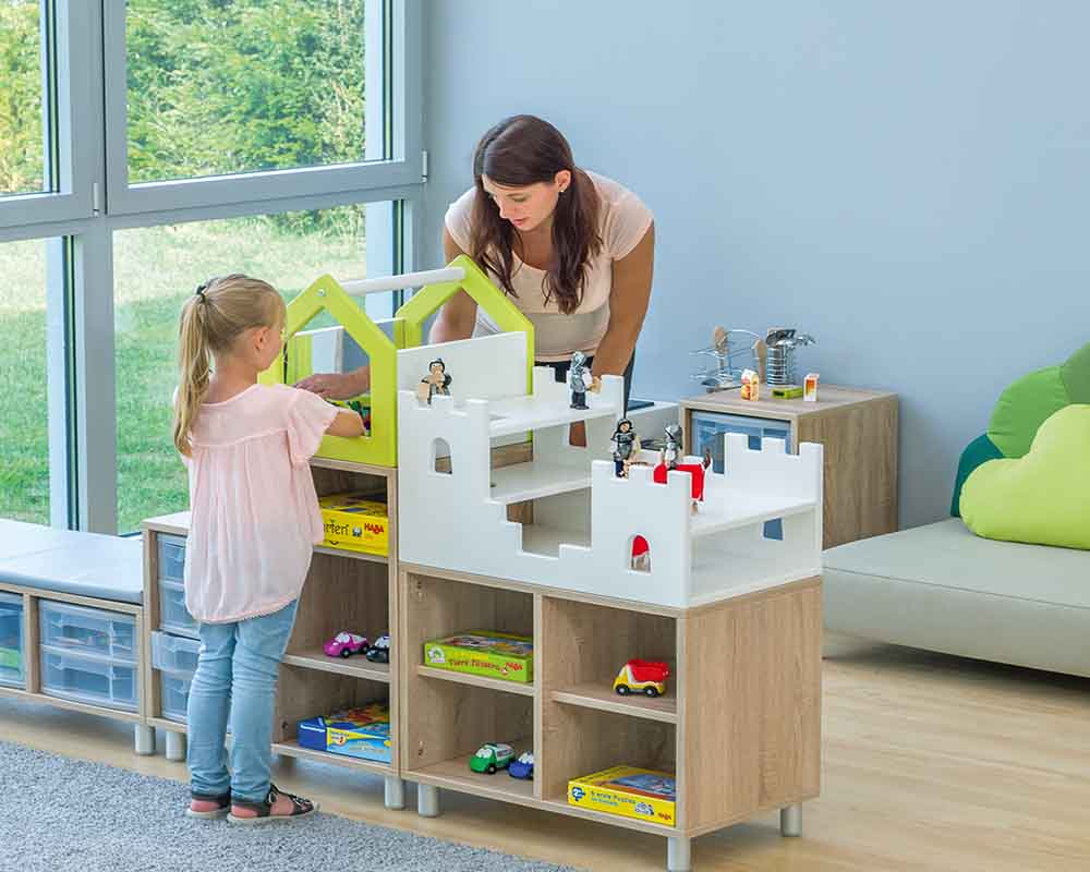 EduCasa Regalaufsatz Ritterburg und Spiegelhaus mit Kind und Erzieherin