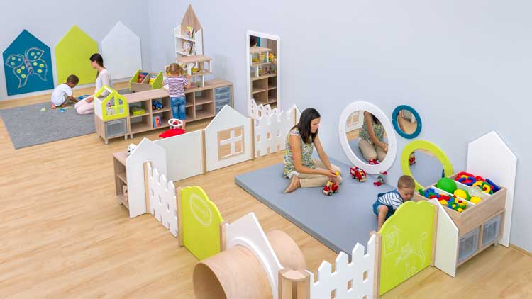 Die Eingewöhnung in kleinen Gruppen bietet große Vorteile für Kindergartenkinder, Eltern und pädagogische Fachkräfte.