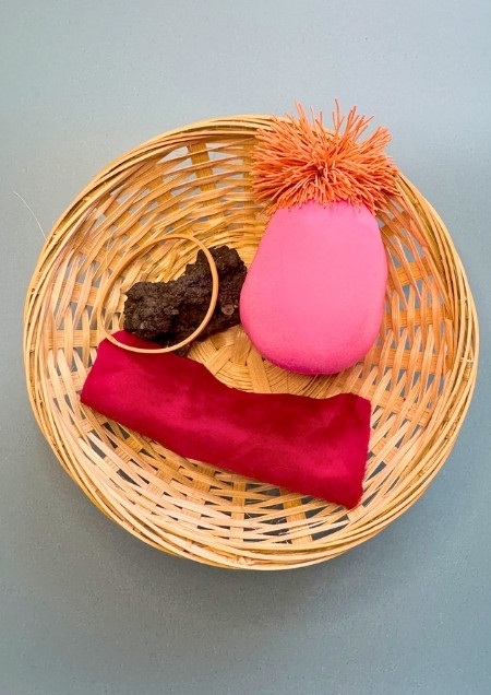 Körbchen mit Materialien zum Thema Wut