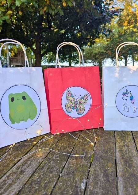 Laternen aus Papiertüten mit unterschiedlichen Motiven