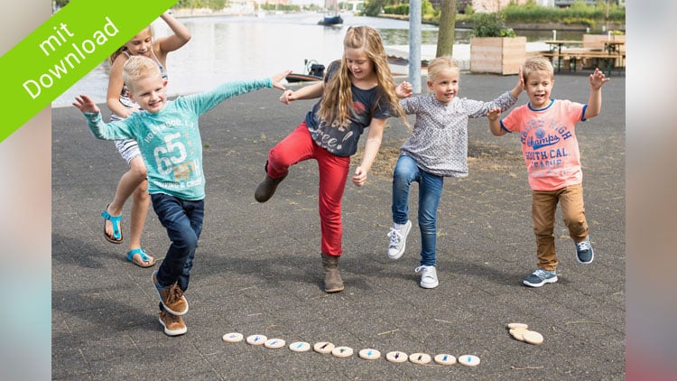 Kinder spielen ein Bewegungsspiel
