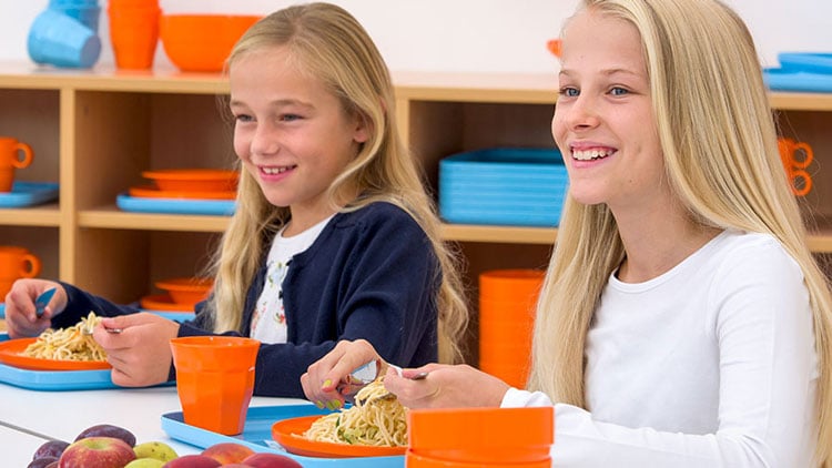 Kinder mit BLANDAS-Geschirr