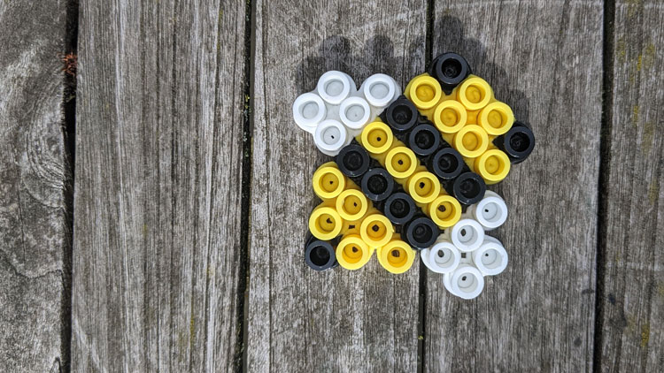 Biene aus Bügelperlen, die aus 100% Zuckerrohr  gefertigt wurden.