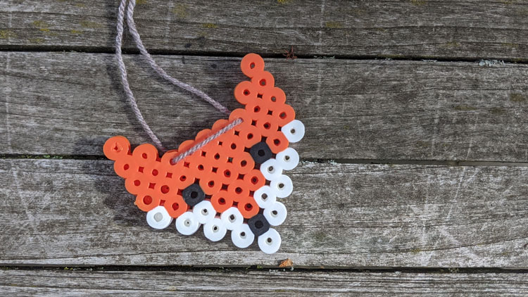 Fensterdekoration Fuchs aus Öko-Bügelperlen.