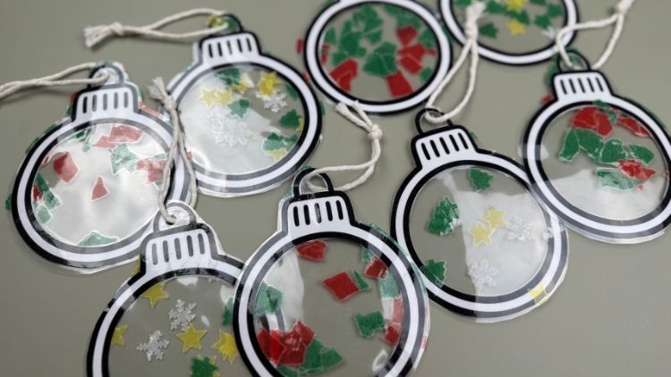 Christbaumkugeln aus Laminierfolie