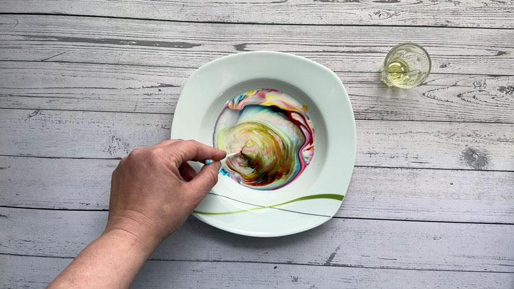 Experiment: Farbe in Milch