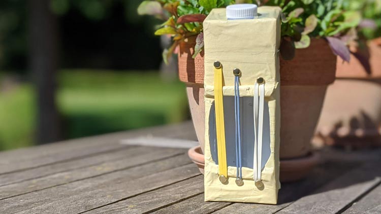 Gitarre aus Milchkarton gebastelt