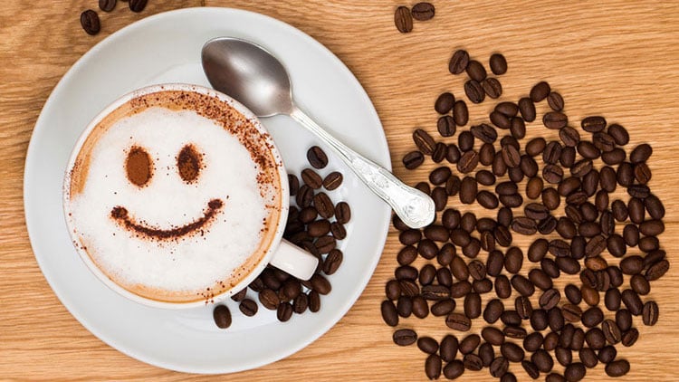 Kaffee und Kaffeebohnen