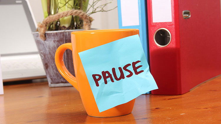 Tasse mit Aufschrift Pause