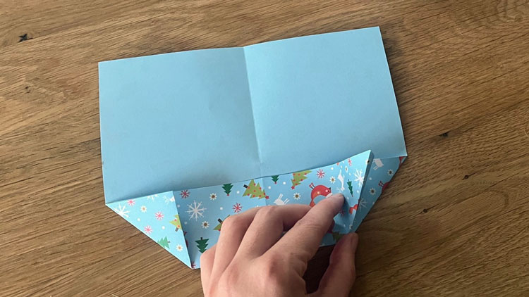 Bastelschritt Teelichthalter aus Papier