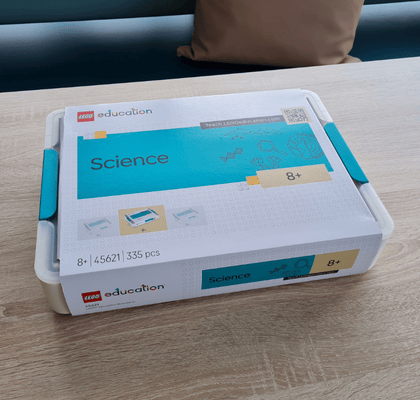 Draufsicht auf die Box des LEGO® Science Sets 8+