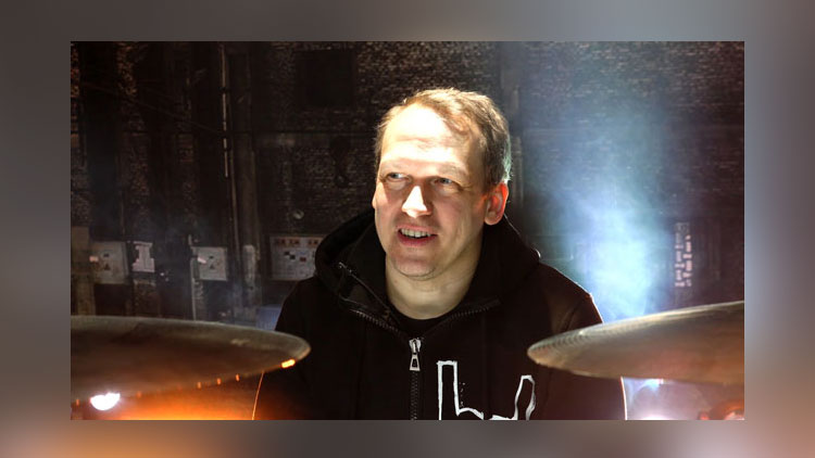 Christian Bass am Schlagzeug