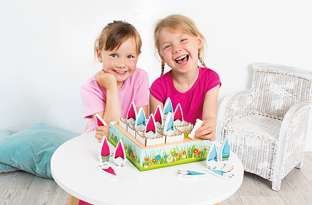 Kinder spielen mit Lernspiel Happy & Harmony von beleduc