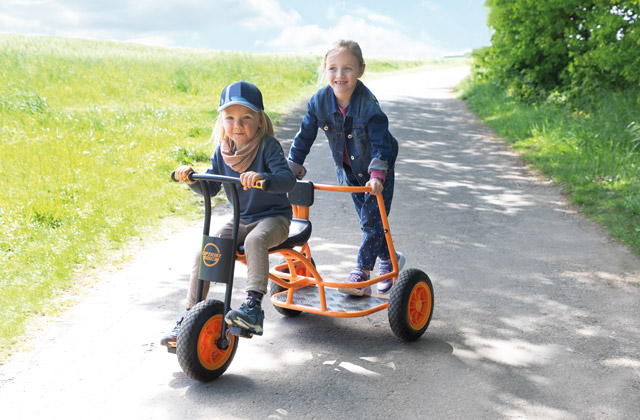 Kinder fahren mit dem Dreirad von TopTrike
