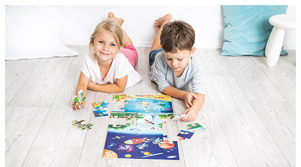 Kinder puzzeln