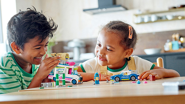 Kinderspielen mit LEGO® City Polizeiauto