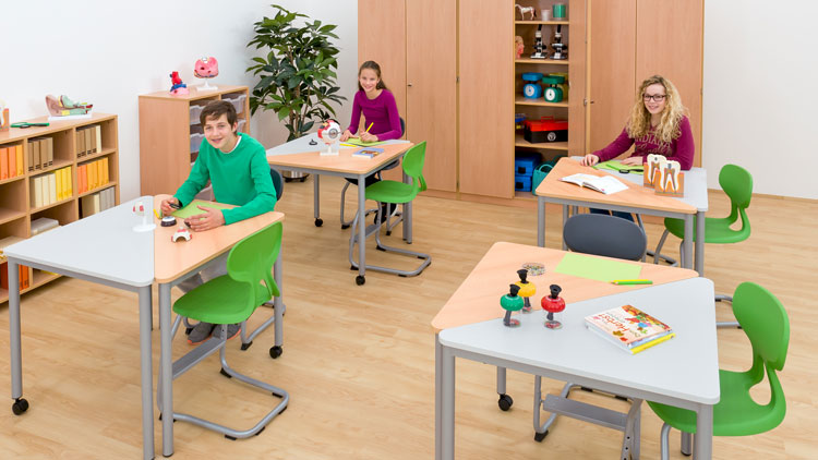 Schüler sitzen im Klassenzimmer
